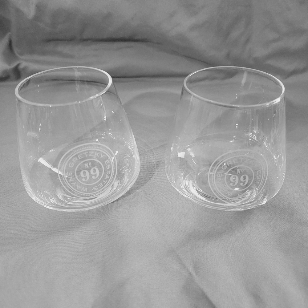 Rare Pair of Wayne Gretzky Estates No. 99 etched Whisky Glasses from 2007 UNUSED